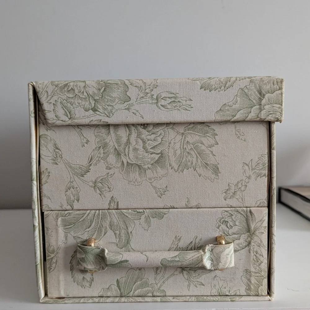 Large Floral Farmhouse Make Up Storage Container